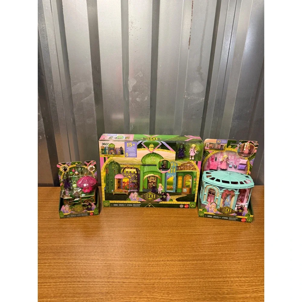 Wicked Movie Emerald City Shiz University Bedroom & Flower Cart Playset Lot